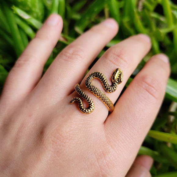 New Classic Gold Snake Ring - Picture 9 of 11
